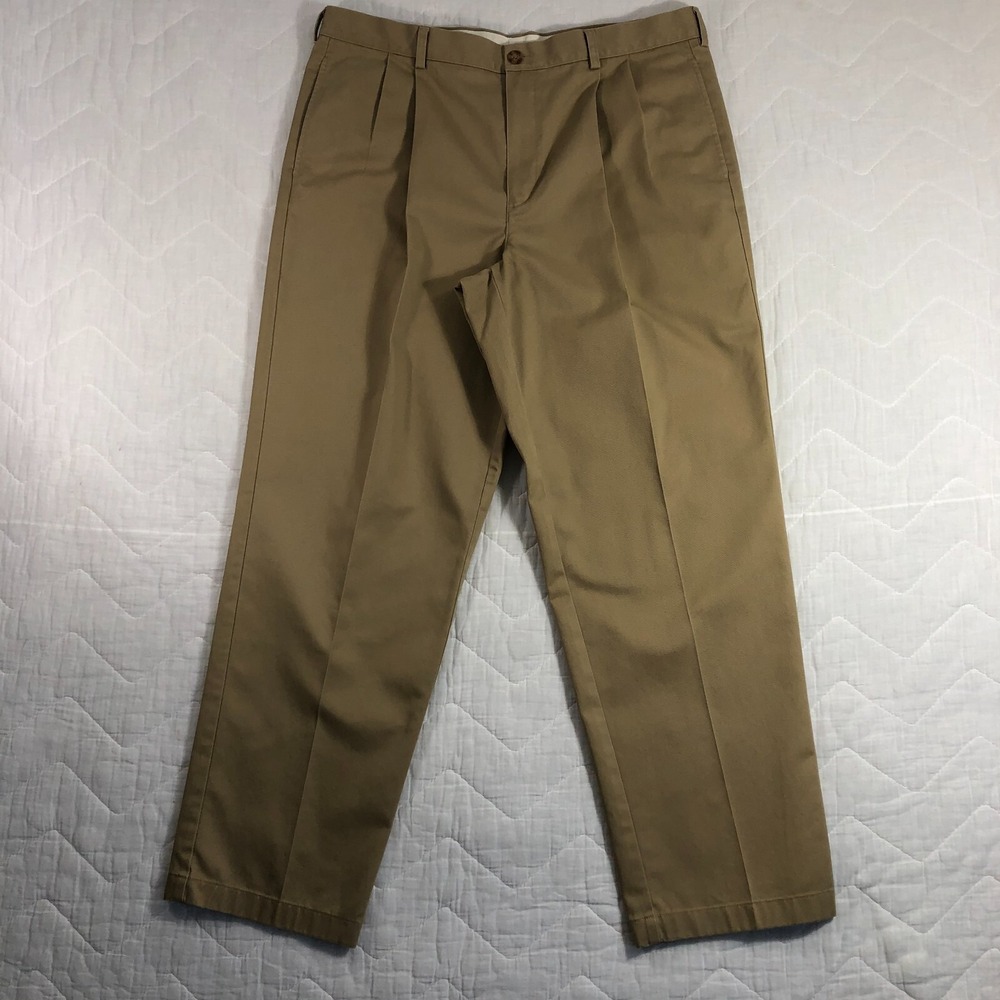L.L. Bean Chinos Men's Size 38x32 Khaki Pleated Classic Fit Pants Preppy (38x30)